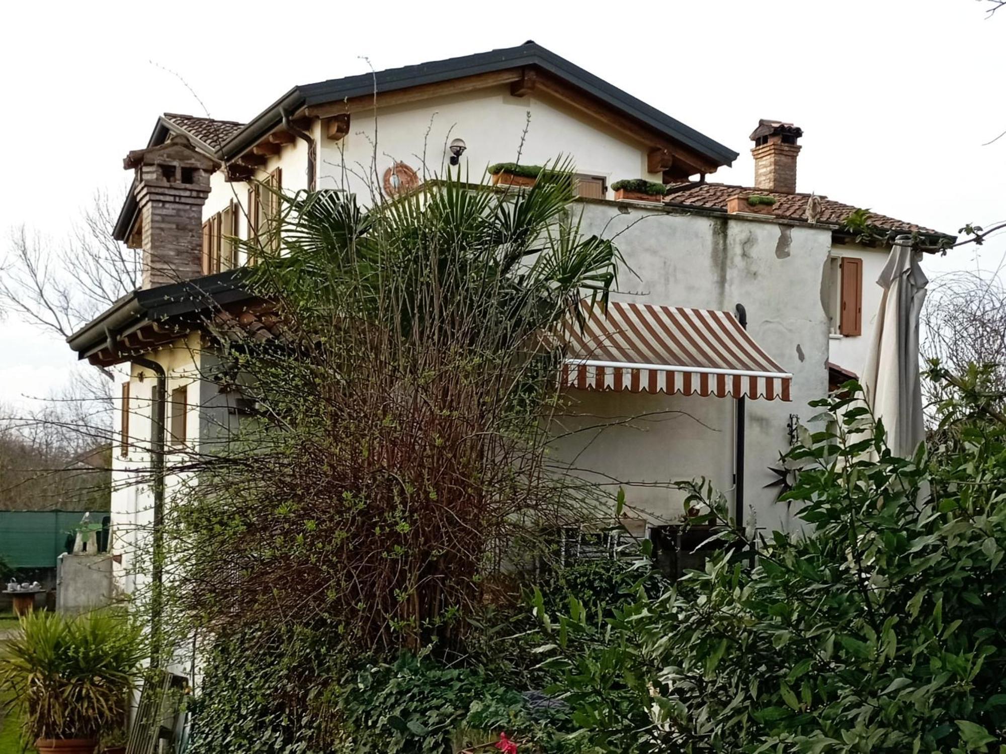 Casa Pole Bed & Breakfast Bagnolo San Vito Exterior photo